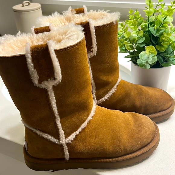 UGG Shoes - Uggs love these fur details